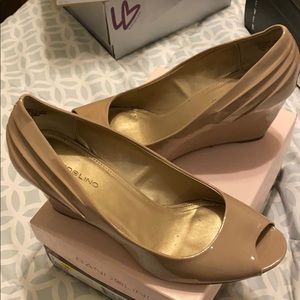 Neutral wedges shoes